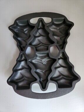 Vintage 1991 • John Wright • Cast Iron Christmas Tree Mold Pan Cornbread • USA